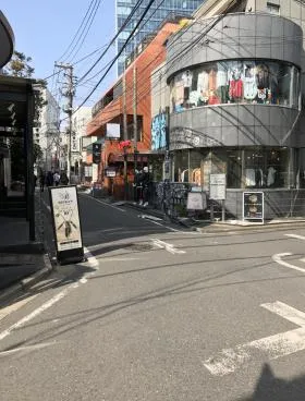 すきがらビルの外観