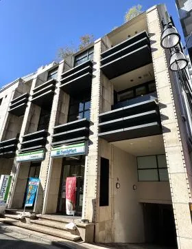 ユニゾ原宿(原宿325)ビルの外観