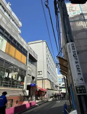 ユニゾ原宿(原宿325)ビルの外観