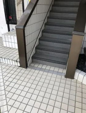 野津ビルの外観