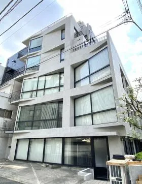 ヒルズ青山ビルの外観