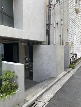 ヒルズ青山ビルの外観