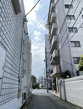 ヒルズ青山ビルの外観