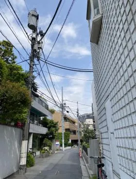 ヒルズ青山ビルの外観