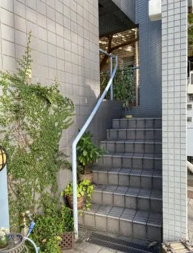日緯パートⅡビルの外観