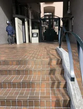 アロープラザ原宿ビルの外観