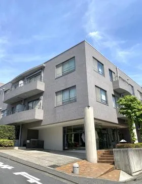 アロープラザ原宿ビルの外観