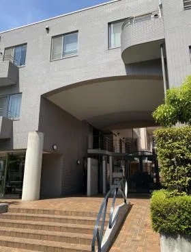 アロープラザ原宿ビルの外観