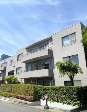 アロープラザ原宿ビルの外観