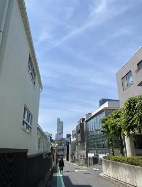 アロープラザ原宿ビルの外観