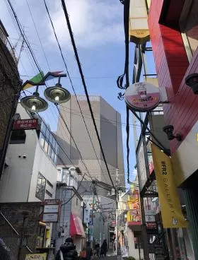 シャンゼリゼ原宿ビルの外観