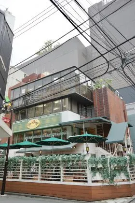 リズム表参道ビルの外観