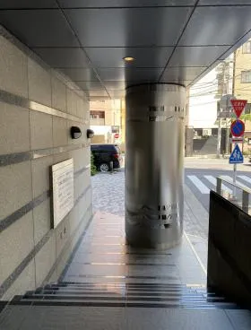 宮崎新川ビルの外観