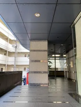 宮崎新川ビルの外観