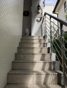 カミュ神宮前ビルの外観
