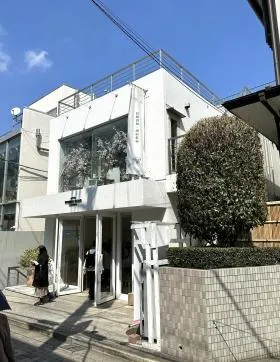 カミュ神宮前ビルの外観