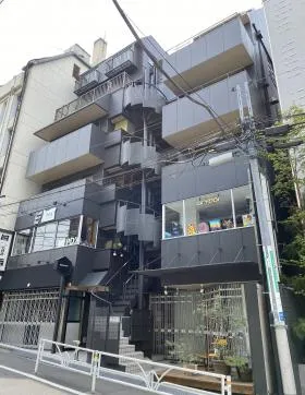 第1タカラビルの外観