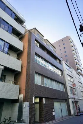 京桜興産ビルの外観