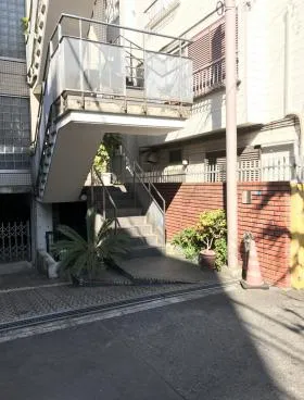 テイクKIビルの外観