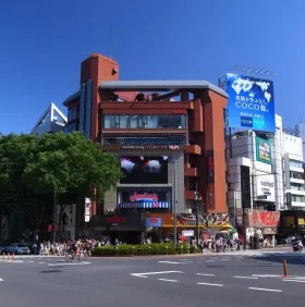 原宿八角館ビルの外観
