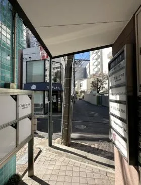 穏田1st.ビルの外観