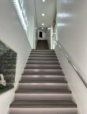 AIビルの外観