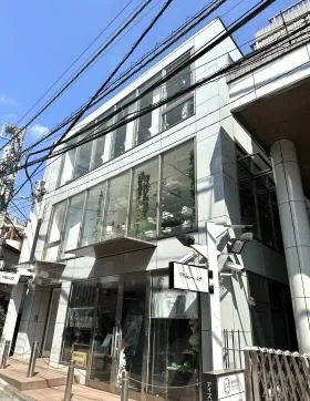 AIビルの外観
