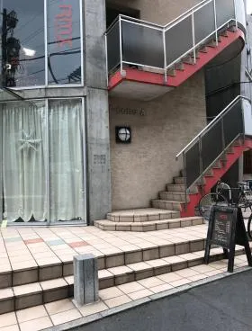 J-CUBE Aビルの外観
