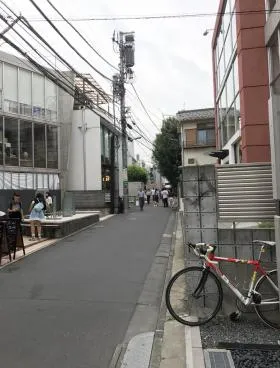 J-CUBE Aビルの外観