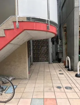 J-CUBE Aビルの外観