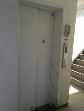 平和マンションの外観