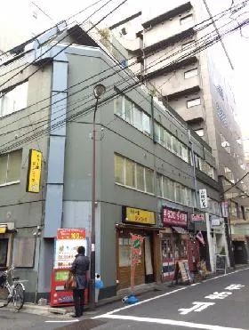 山房ビルの外観