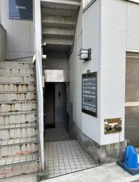 原宿こみやビルの外観