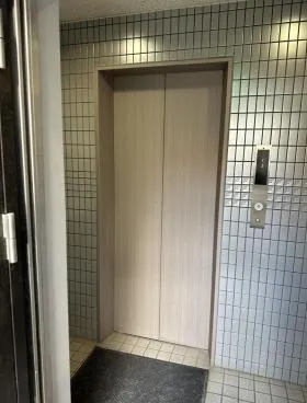 原宿こみやビルの外観