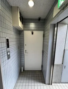 原宿こみやビルの外観