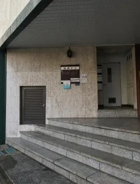 鳩森ビルの外観