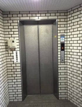 金子ビルの外観