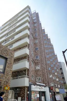 第7宮庭マンションビルの外観