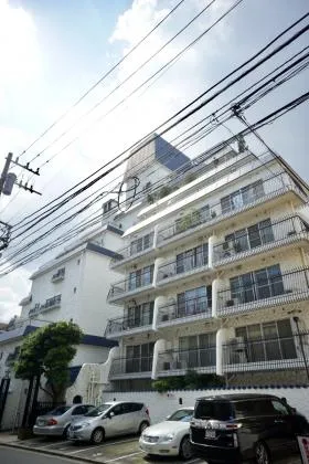 秀和第2神宮レジデンスの外観