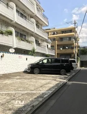 秀和第2神宮レジデンスの外観