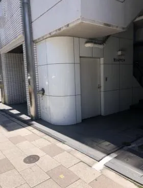 芝シムラビルの外観