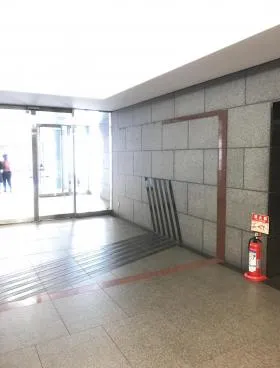 高輪泉岳寺駅前(旧:日石高輪)ビルの外観