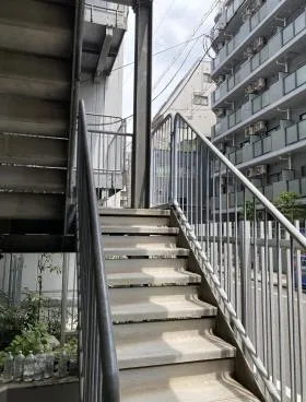 サンライズ三田ビルの外観