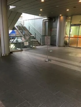 スイングビルの外観