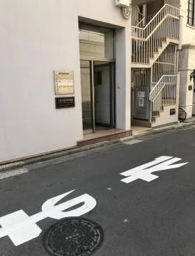 クロスサイドビルの外観