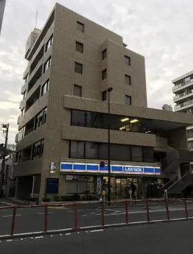 サロン・ド・シャポービルの外観