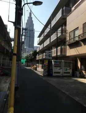 御苑ホームズビルの外観