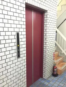 千駄ケ谷エレガンスビルの外観