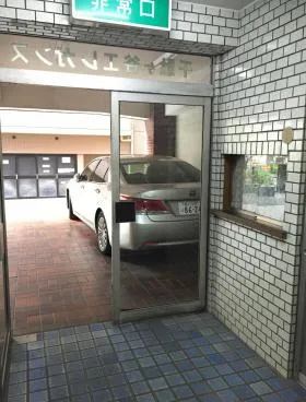 千駄ケ谷エレガンスビルの外観