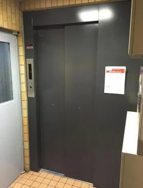 ワコー代々木ビルの外観